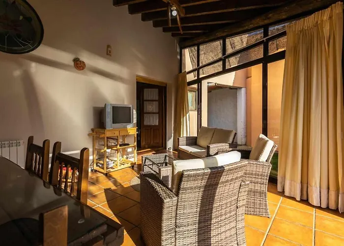 בית נופש Casa Ernesto Piscina Climatizada, Porche Y Garaje זמורה